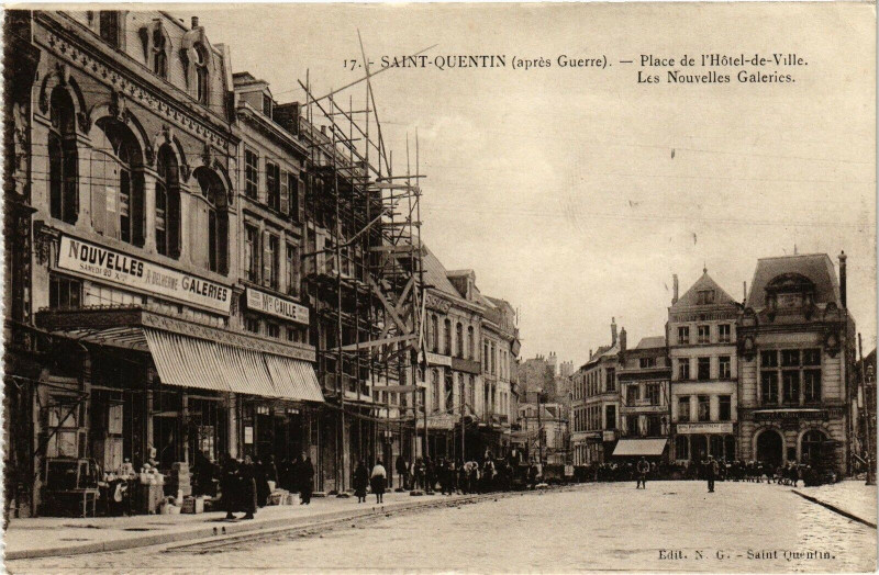 Carte postale ancienne Saint-Quentin Place de l'hotel à Saint-Quentin