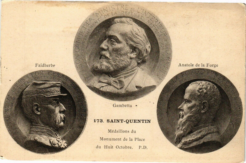 Carte postale ancienne Saint quentin .- Monument de la place à Saint-Quentin