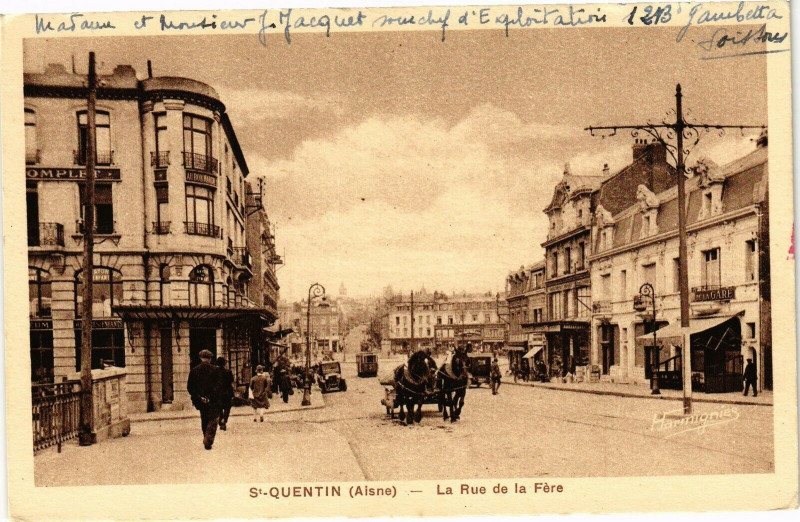 Carte postale ancienne Saint-Quentin La rue de la fere à Saint-Quentin