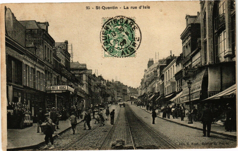 Carte postale ancienne Saint-Quentin La rue d'isle à Saint-Quentin