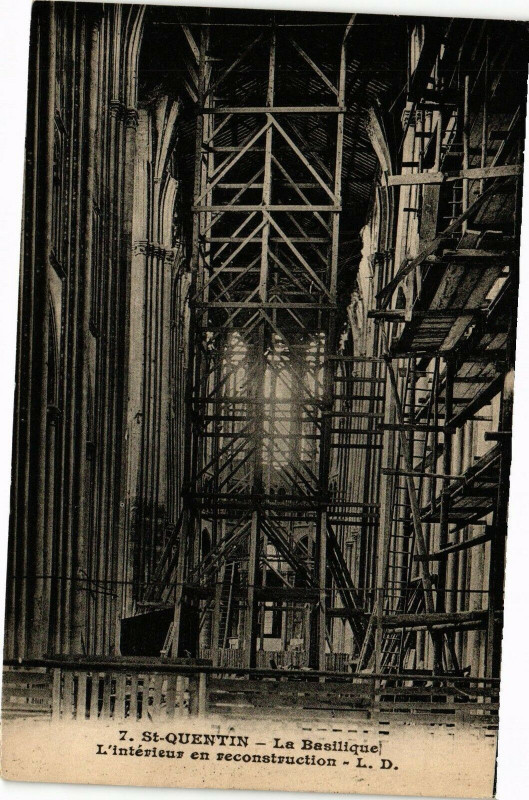 Carte postale ancienne Saint-Quentin La basilique à Saint-Quentin