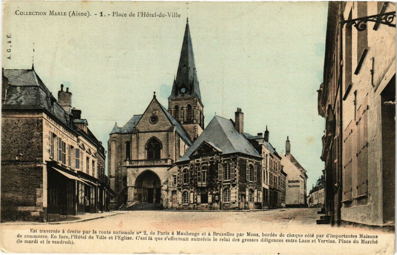 Carte postale ancienne Marle Place de l'hotel de ville à Marle
