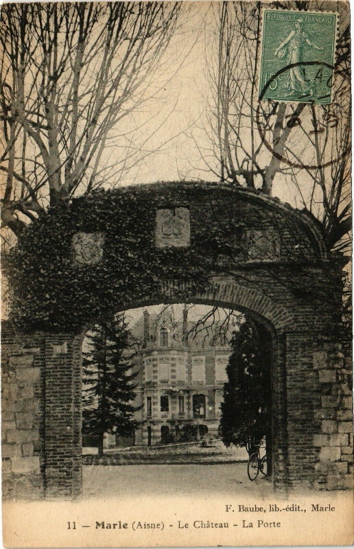 Carte postale ancienne Marle Le chateau à Marle