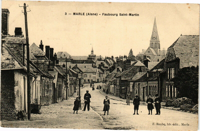 Carte postale ancienne Marle Faubourg saint martin à Marle