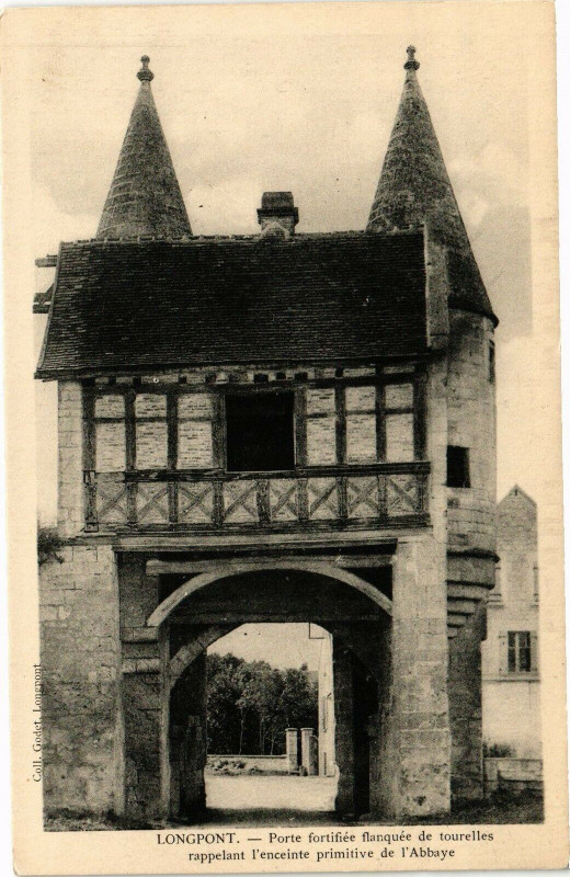 Carte postale ancienne Longpont Porte fortifiee flanquee à Longpont