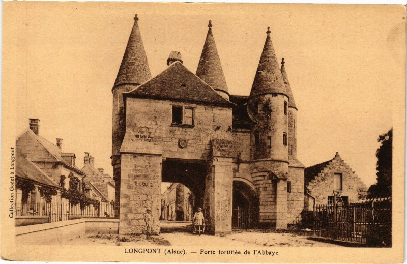 Carte postale ancienne Longpont Porte fortifiee De L'Abbaye à Longpont
