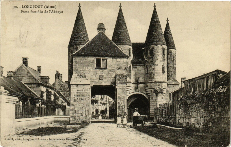 Carte postale ancienne Longpont Porte fortifiee à Longpont