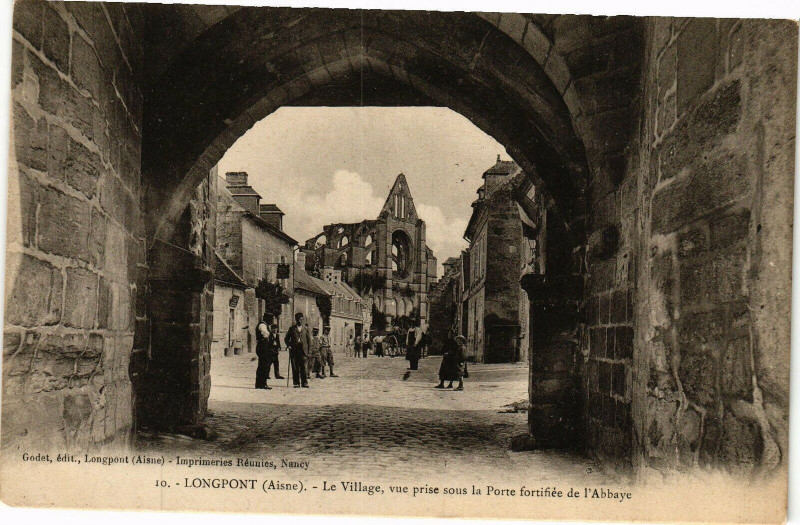 Carte postale ancienne Longpont Le village à Longpont