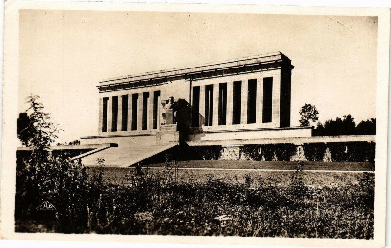 Carte postale ancienne Chateau-Thierry Le Memorial Americain à Château-Thierry