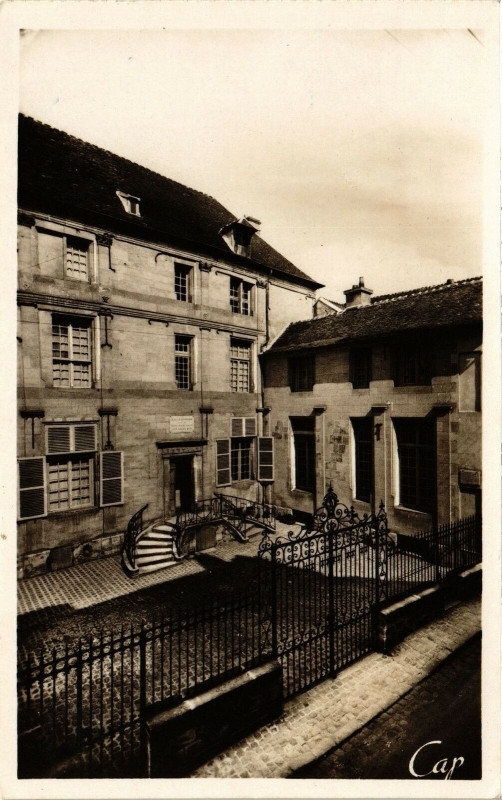 Carte postale ancienne Chateau-Thierry Maison natale de Jean de la Fontaine à Château-Thierry
