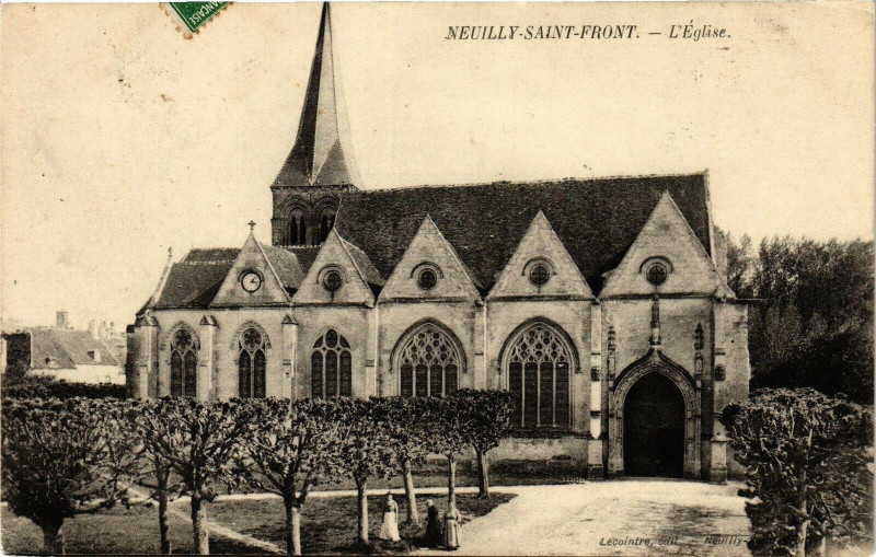 Carte postale ancienne Neuilly-Saint-Front L' Eglise à Neuilly-Saint-Front