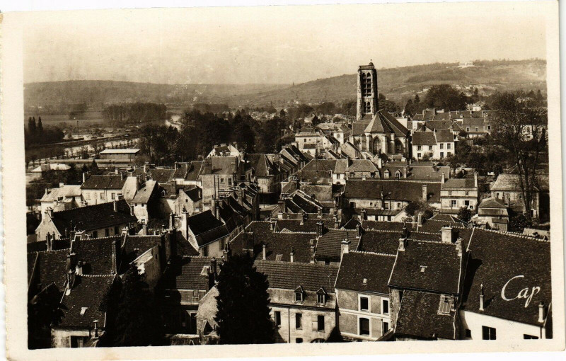 Carte postale ancienne Chateau-Thierry Panorama vers Saint-Crepin et Memorial Americain à Château-Thierry