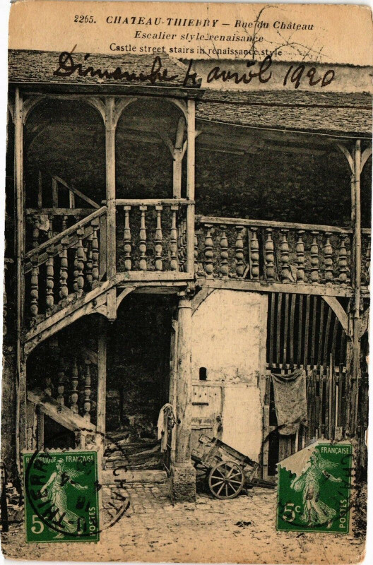 Carte postale ancienne Chateau-Thierry Rue du Chateau Escalier Style renaisance ... à Château-Thierry