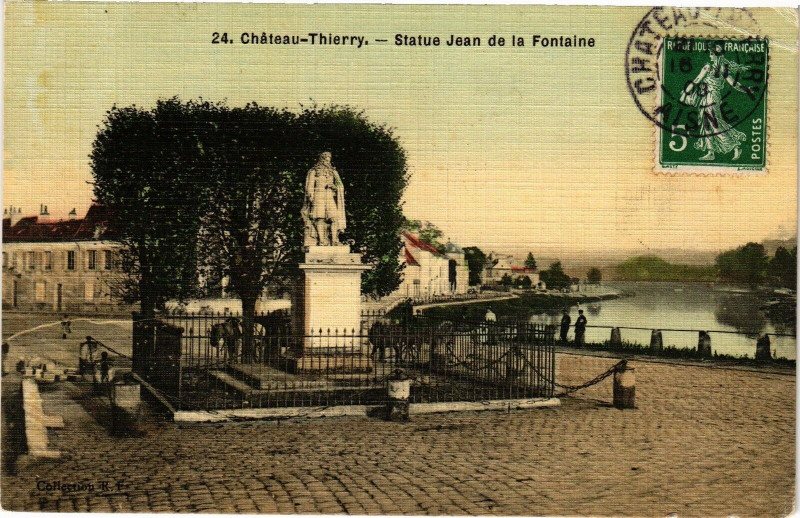 Carte postale ancienne Chateau-Thierry Status Jean de la Fontaine à Château-Thierry
