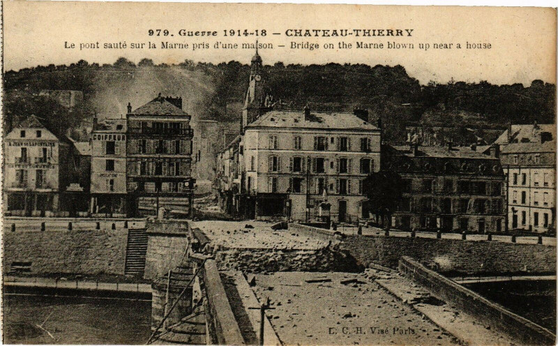 Carte postale ancienne Guerre 1914-18 Chateau-Thierry Le Pont saute sur la Marne pris... à Château-Thierry