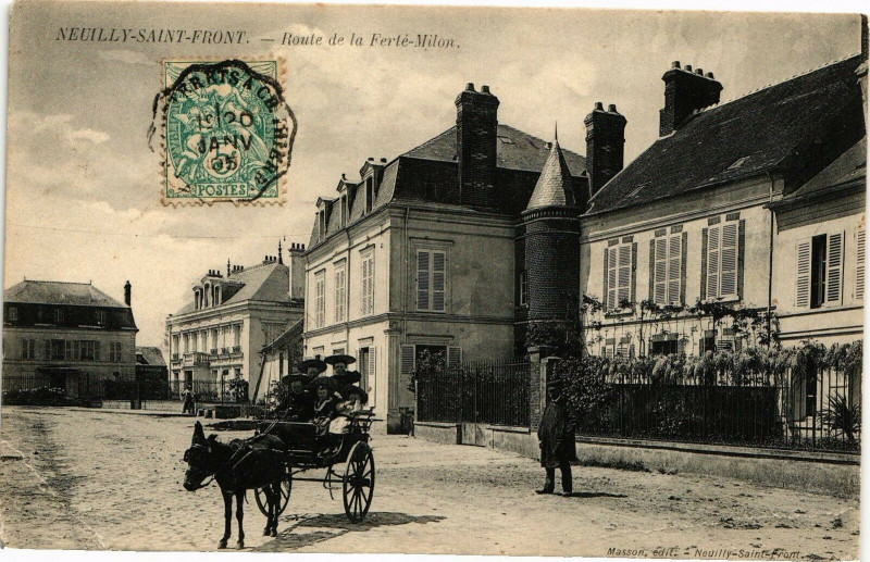 Carte postale ancienne Neuilly-Saint-Front Route de La Ferte-Milon à Neuilly-Saint-Front