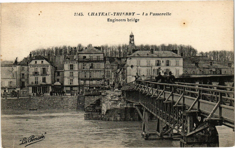 Carte postale ancienne Chateau-Thierry La Passerelle Engineers bridge à Château-Thierry