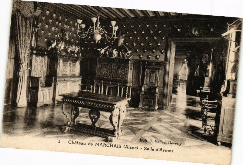 Carte postale ancienne Chateau de Marchais Salle d'Armes à Marchais