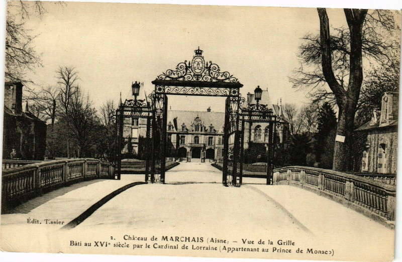 Carte postale ancienne Chateau de Marchais Vue de la Grille Bati au Xvi siecle à Marchais