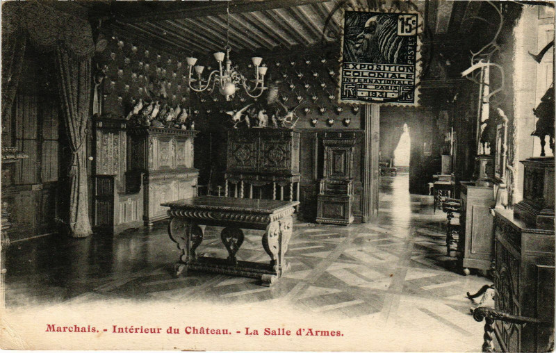 Carte postale ancienne Marchais Interieur du Chateau La Salle d'Armes à Marchais