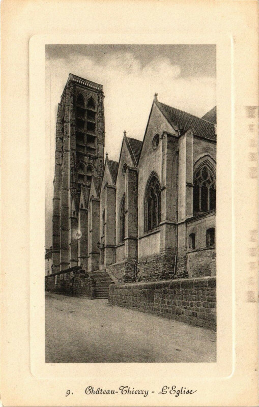 Carte postale ancienne Chateau-Thierry L'Eglise à Château-Thierry