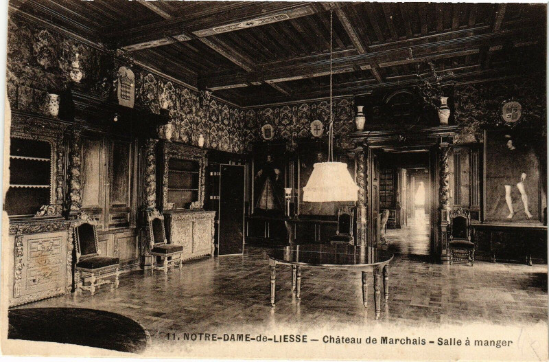 Carte postale ancienne Notre-Dame de Liesse Chateau de Marchais Saile a manger à Marchais