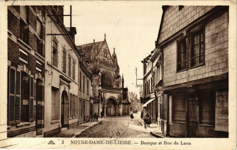 Carte postale ancienne Notre-Dame-de-Liesse Basique et Rue de Laon à Laon