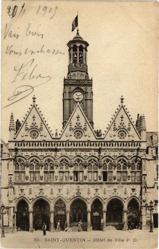Carte postale ancienne Saint-Quentin Hotel de Ville à Saint-Quentin