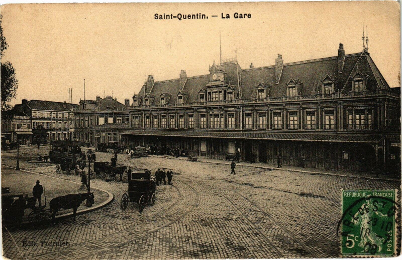 Carte postale ancienne Saint-Quentin La Gare à Saint-Quentin