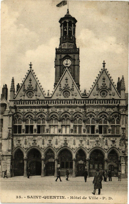 Carte postale ancienne Saint-Quentin Hotel deVille à Saint-Quentin