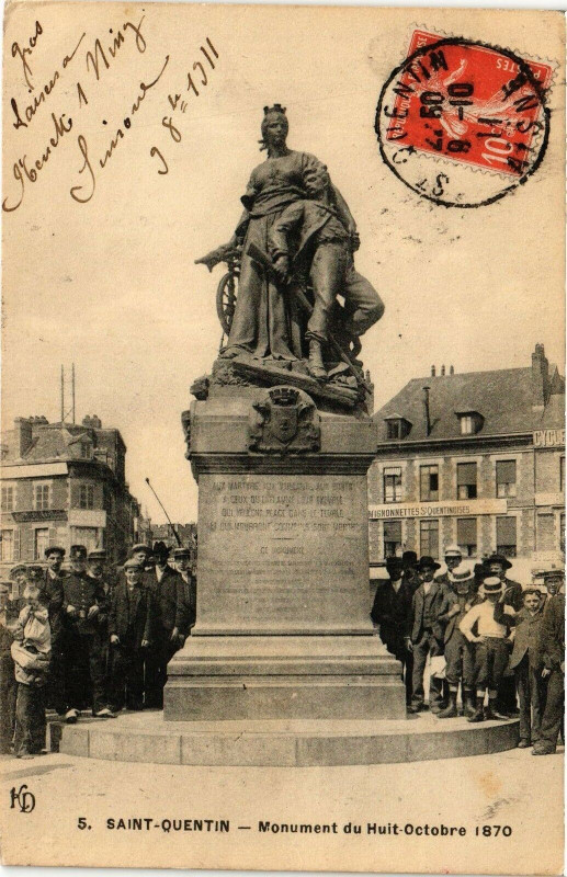 Carte postale ancienne Saint-Quentin Monument du Huit Octobre 1870 à Saint-Quentin