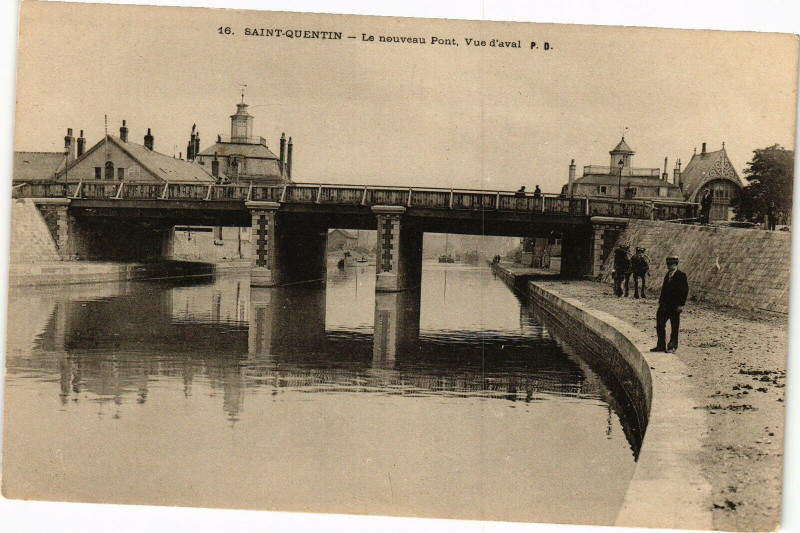 Carte postale ancienne Saint-Quentin Le nouveau Pont Vue d'aval à Saint-Quentin