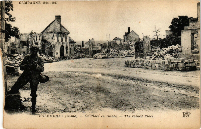 Carte postale ancienne Campagne 1914-1917 Folembray La Place en ruines à Folembray