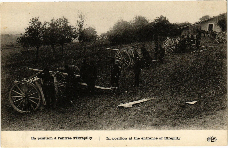 Carte postale ancienne En position a l'entree d' Etrepilly .. à Étrépilly