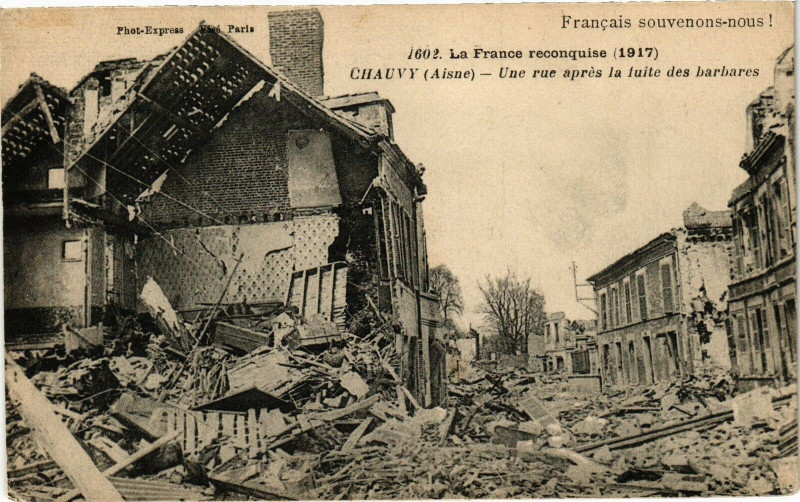 Carte postale ancienne La France reconquise (1917) Chauvy Une rue apres la ...