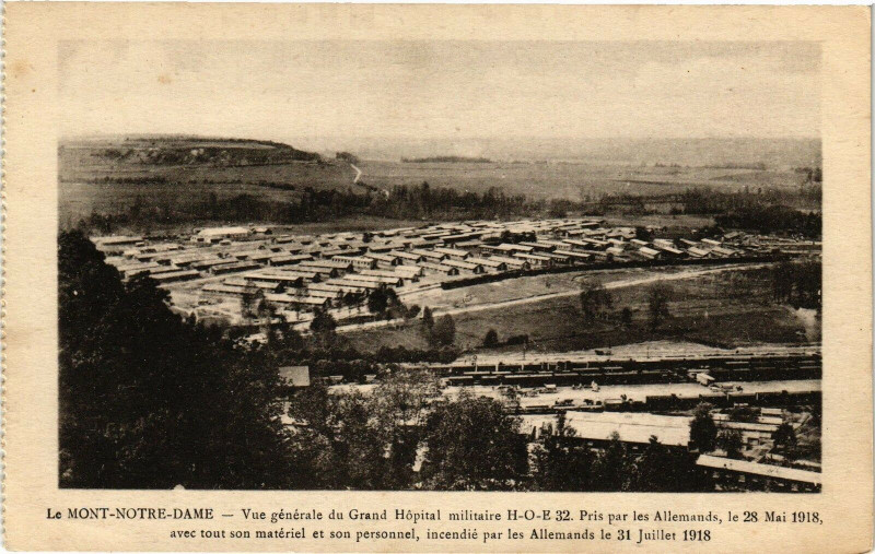 Carte postale ancienne Le Mont-Notre-Dame Vue generale du Grand Hopital militaire ... à Mont-Notre-Dame