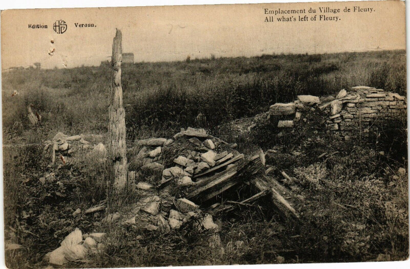 Carte postale ancienne Emplacement du Village de Fleury ; All what's left of Fleury à Fleury