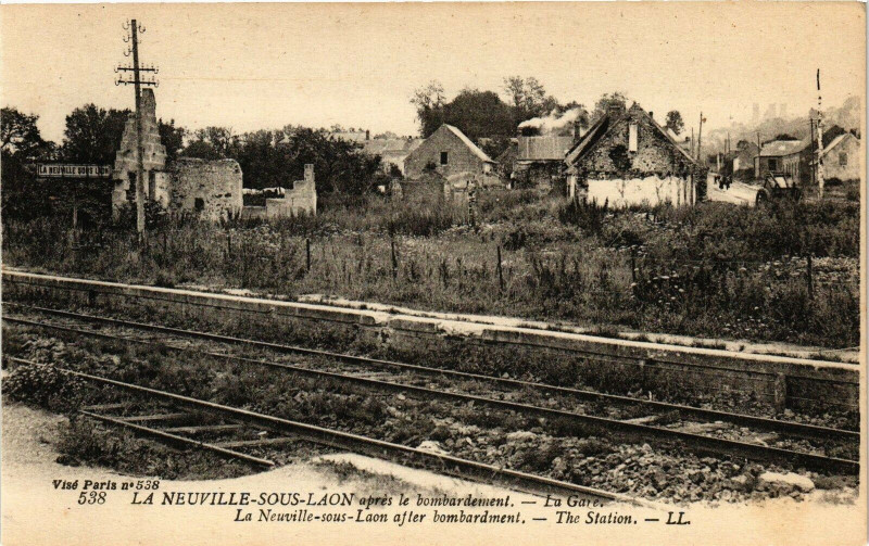 Carte postale ancienne La Neuville-sous-Laon apres bombardement La Gare La Neuville .. à Laon