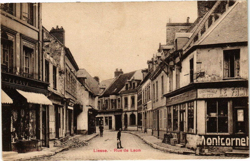 Carte postale ancienne Liesse Rue de Laon à Laon
