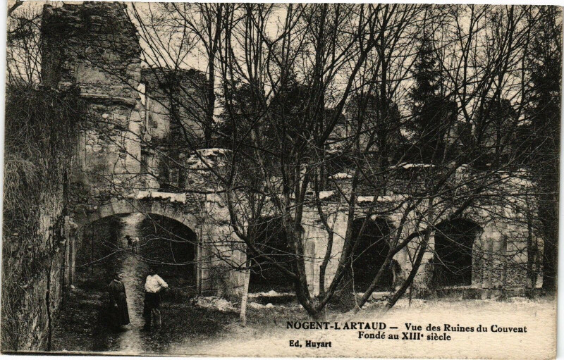 Carte postale ancienne Nogent L'Artaud Vue des Ruines du Couvent Fonde au Xiii siecle à Nogent-l'Artaud