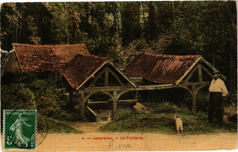 Carte postale ancienne Laversine La Fontaine à Laversine