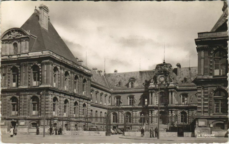 Carte postale ancienne Amiens Hotel de Ville à Amiens