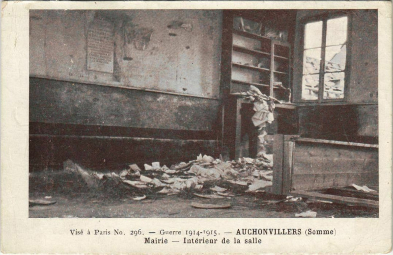 Carte postale ancienne Guerre Military Auchonvillers Mairie Intérieur à Auchonvillers