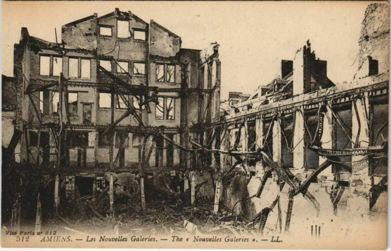 Carte postale ancienne Guerre Military Amiens Les Nouvelles Galeries à Amiens