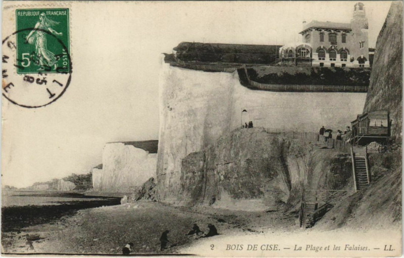 Carte postale ancienne Bois-de-Cise La Plage et les Falaises
