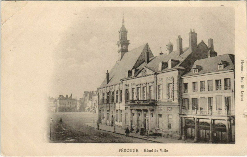 Carte postale ancienne Peronne Hotel de Ville à Péronne