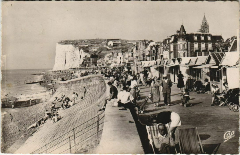 Carte postale ancienne Mers-les-Bains Promenade de la Plage à Mers-les-Bains