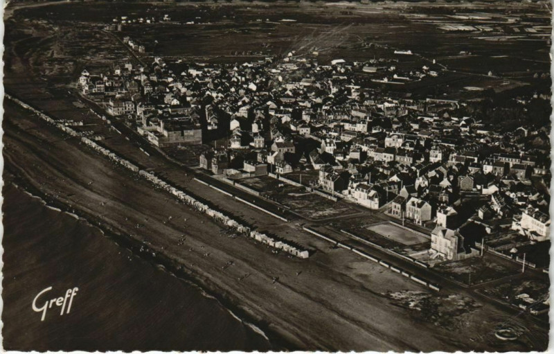 Carte postale ancienne Cayeux-sur-Mer La ville et la Plage à Cayeux-sur-Mer