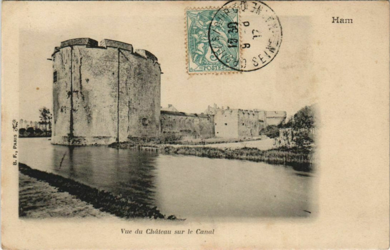 Carte postale ancienne Vue du Château sur le Canal à Ham