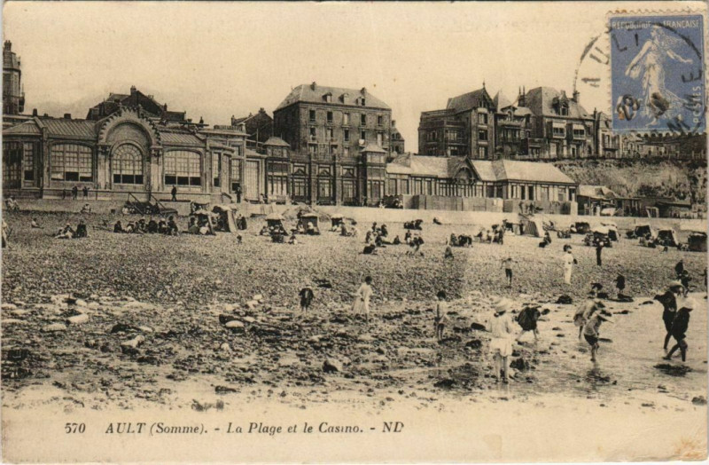 Carte postale ancienne Ault La Plage et le Casino à Ault